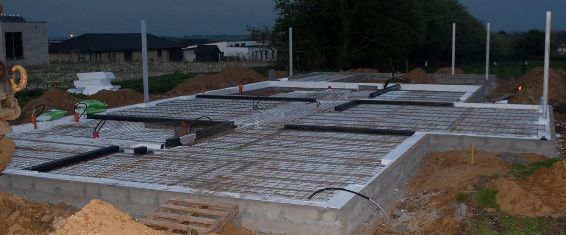 Isolering, armering og varmeslanger på en villa fundement på 280 kvm